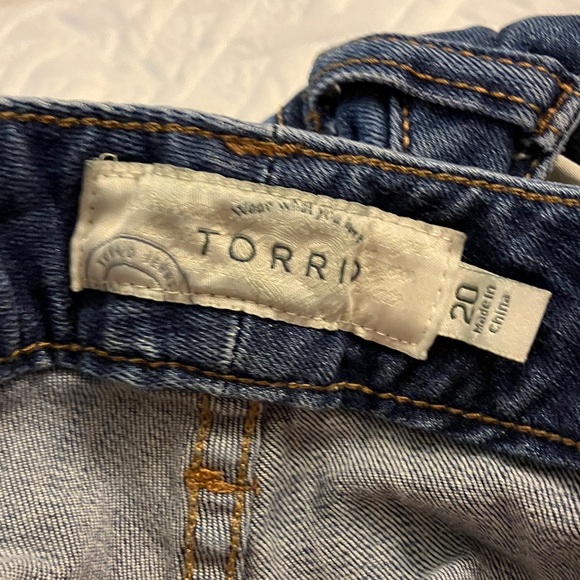 Torrid Women's Dark Blue Skinny Jeans - Picture 2 of 5